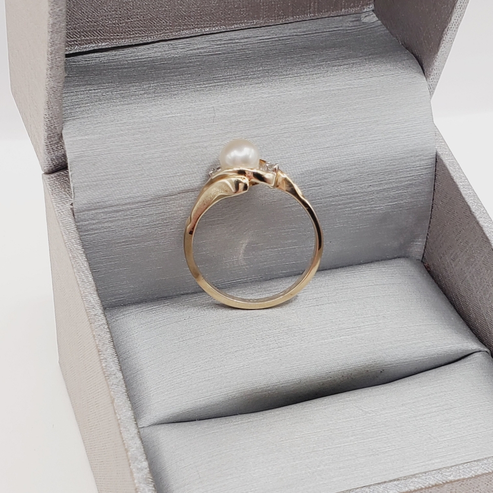 Classic 10k Solid Yellow Gold Cultured Freshwater Pearl & Diamond Twist Ring - Picture 2 of 9